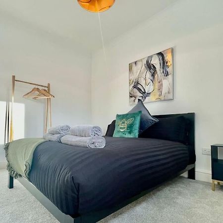 Cozy & Spacious 3-Bedroom Home By Tailored Accommodation Swansea Bagian luar foto