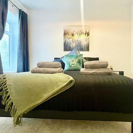 Cozy & Spacious 3-Bedroom Home By Tailored Accommodation Swansea Bagian luar foto