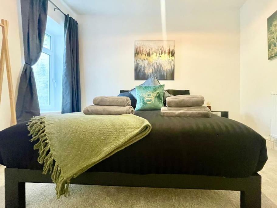 Cozy & Spacious 3-Bedroom Home By Tailored Accommodation Swansea Bagian luar foto