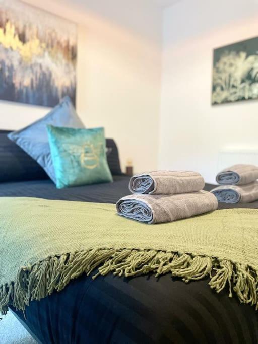 Cozy & Spacious 3-Bedroom Home By Tailored Accommodation Swansea Bagian luar foto